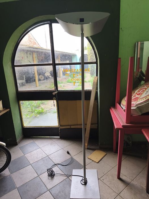 Lampa stojąca biurowa