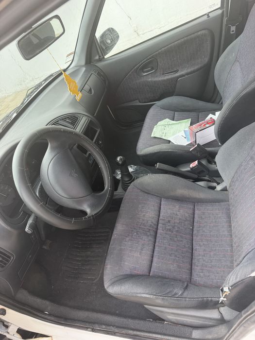Citroen Saxo 1.1 Gasolina 99 foto 4