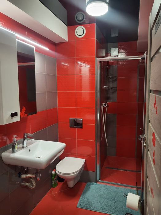 Hostel tanie pokoje 4 minuty od lotniska ,nowe ,WiFi,parking strzeżony