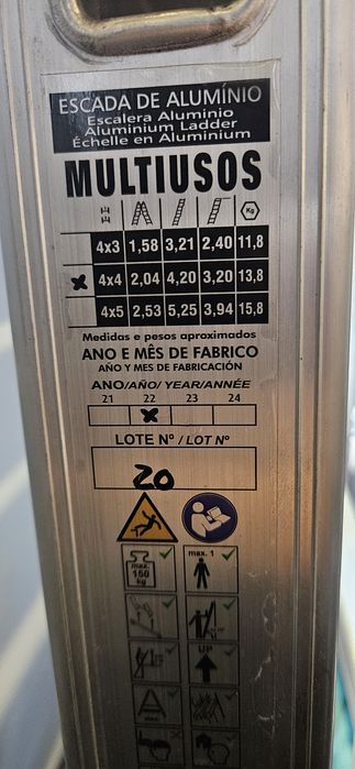 Escada multiusos em alumínio