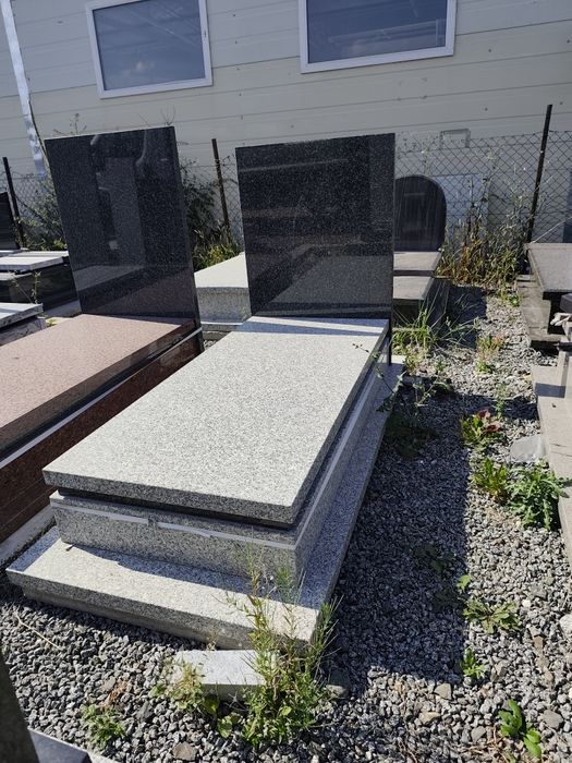 Nagrobki granitowe