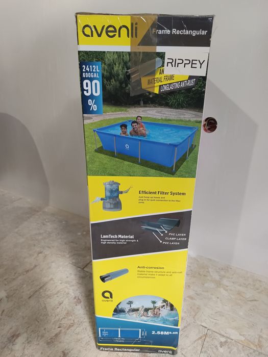 Basen stelażowy z pompą.