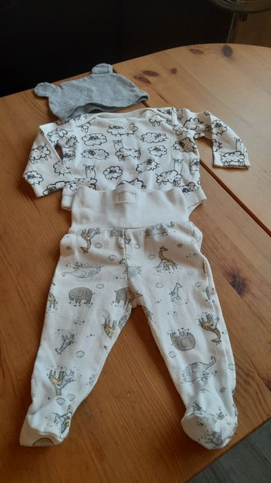 Zestaw body legginsy  czapeczka