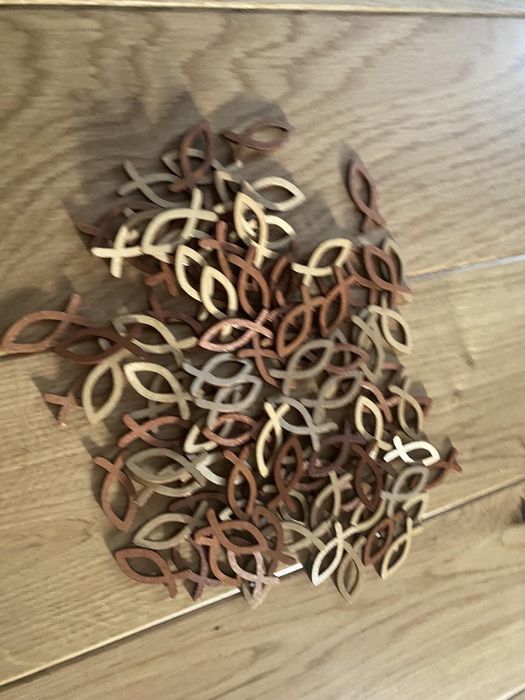 Małe drewniane rybki ok. 3,5cm konfetti ok. 100szt