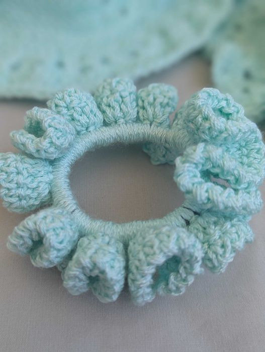 Conjunto Crochê Mãe e Filho/Filha – Chapéus e Scrunchie Verde Água