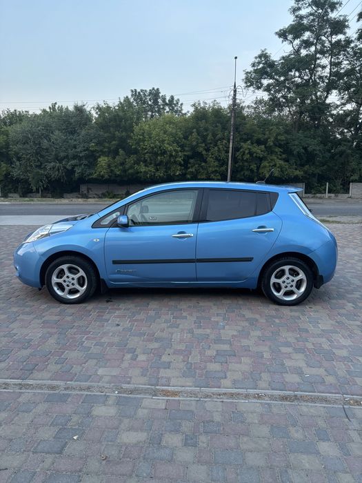 Nissan Leaf 2012 гарний стан