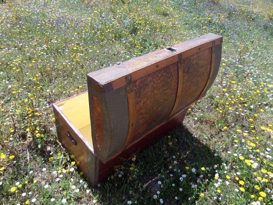 Caixa grande de mantas restaurada