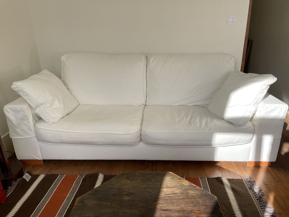 Sofá feito à medida de 3 lugares (222x94cm)