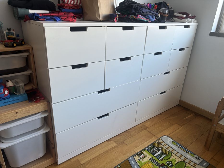 Cómoda 12 gavetas Nordli