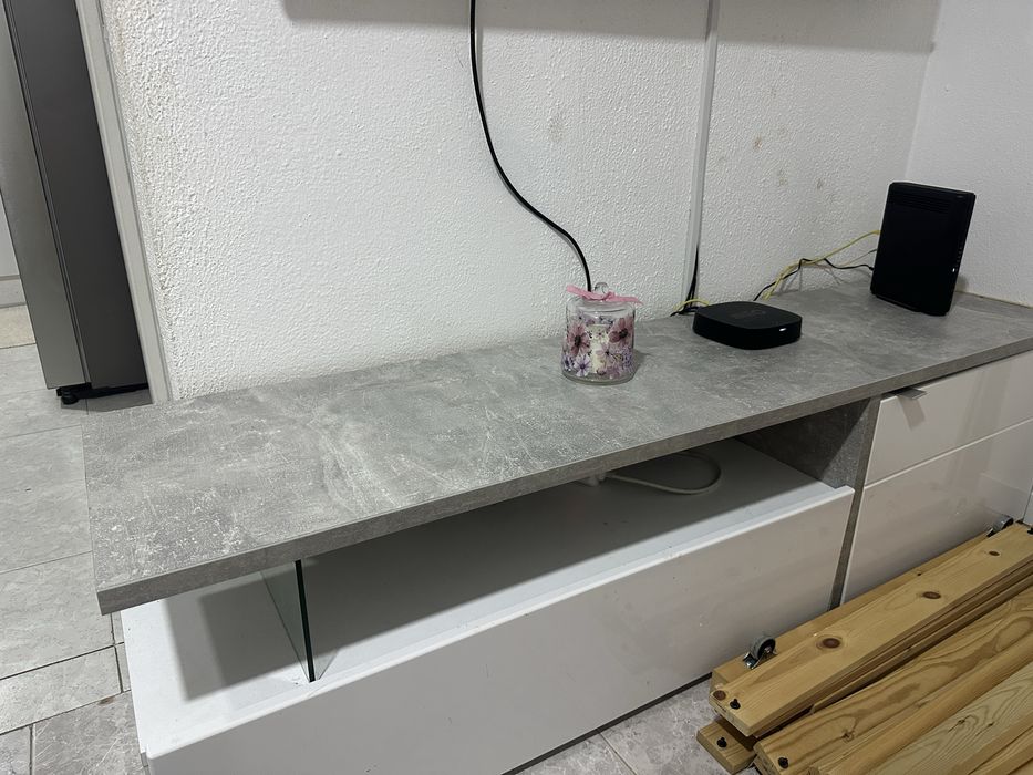 Movel TV branco, preço a negociar
