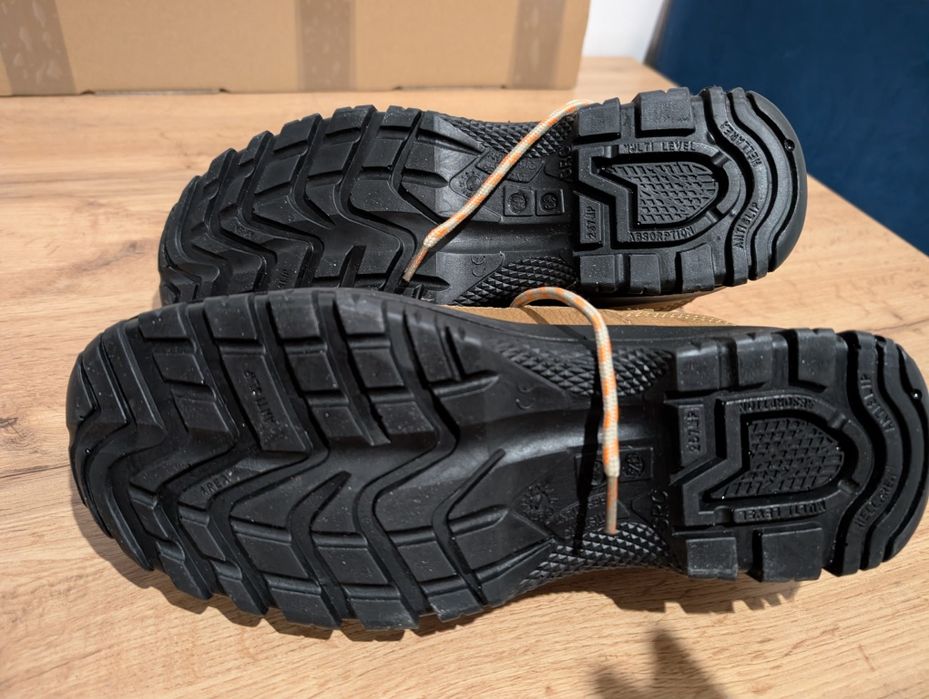 Buty robocze 40.