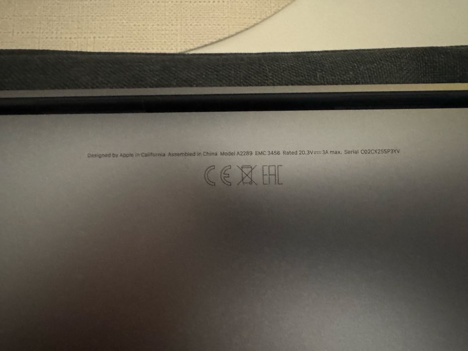 Apple MacBook Pro 13" 2020 | i5 | 16GB RAM | 256GB SSD | pudełko