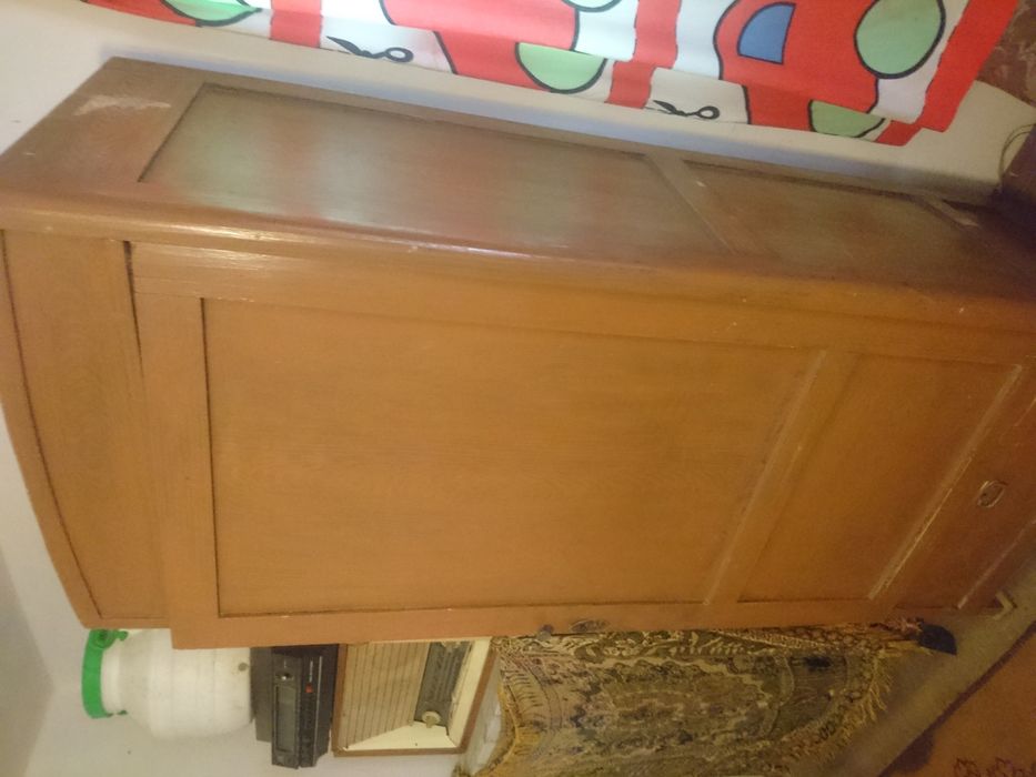 Шкаф раритетний, в доброму стані