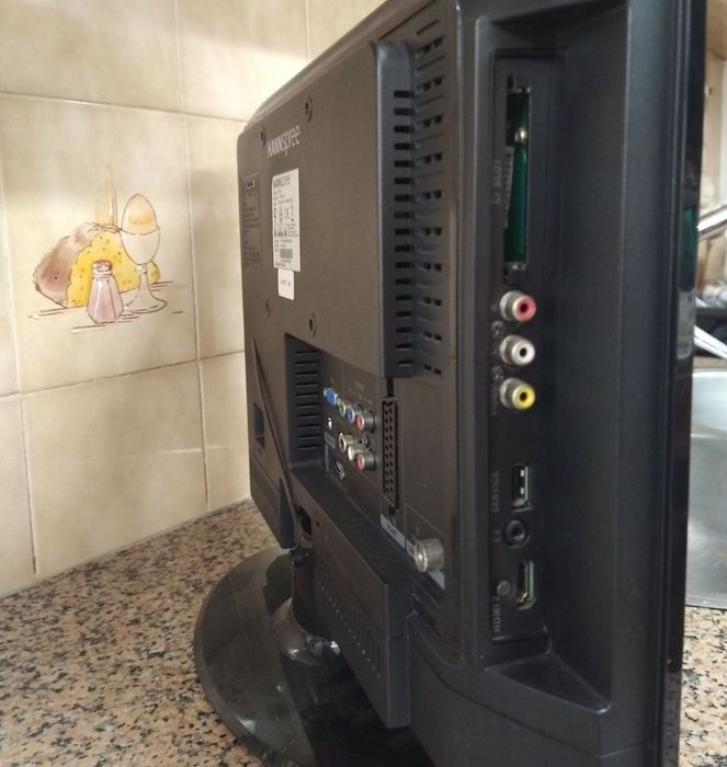 Televisão monitor PlayStation DVD jogos casa quarto apartamento vivenda escritório gabinete carro cozinha.