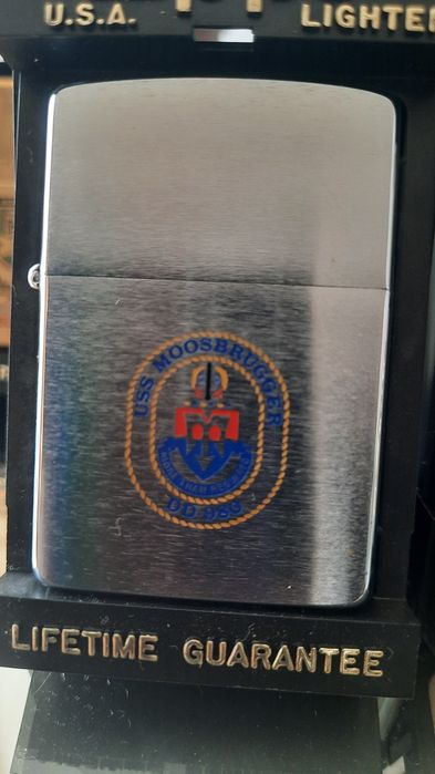 Vendo zippos de colecção