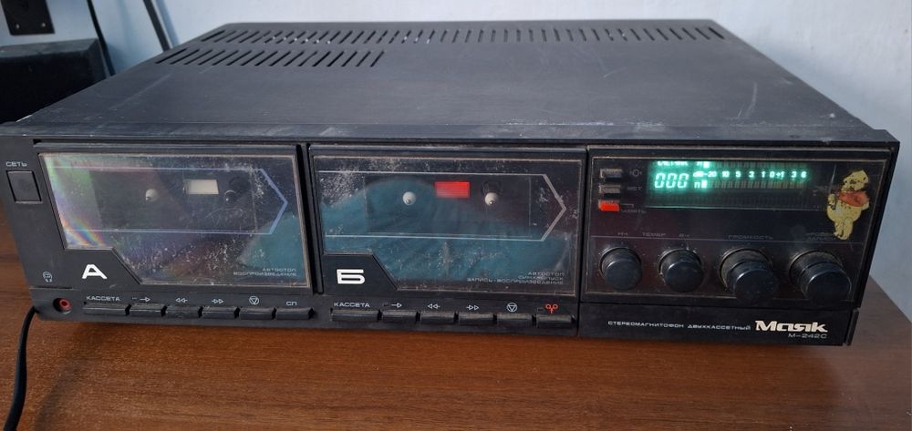 Продам стереомагнітофон двухкасетний Маяк М-242С