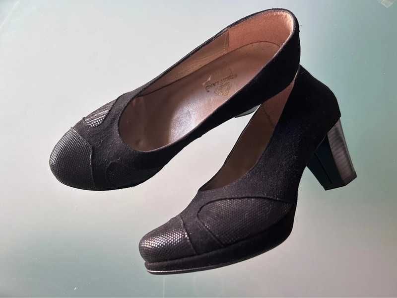 Sapato preto camurça 35