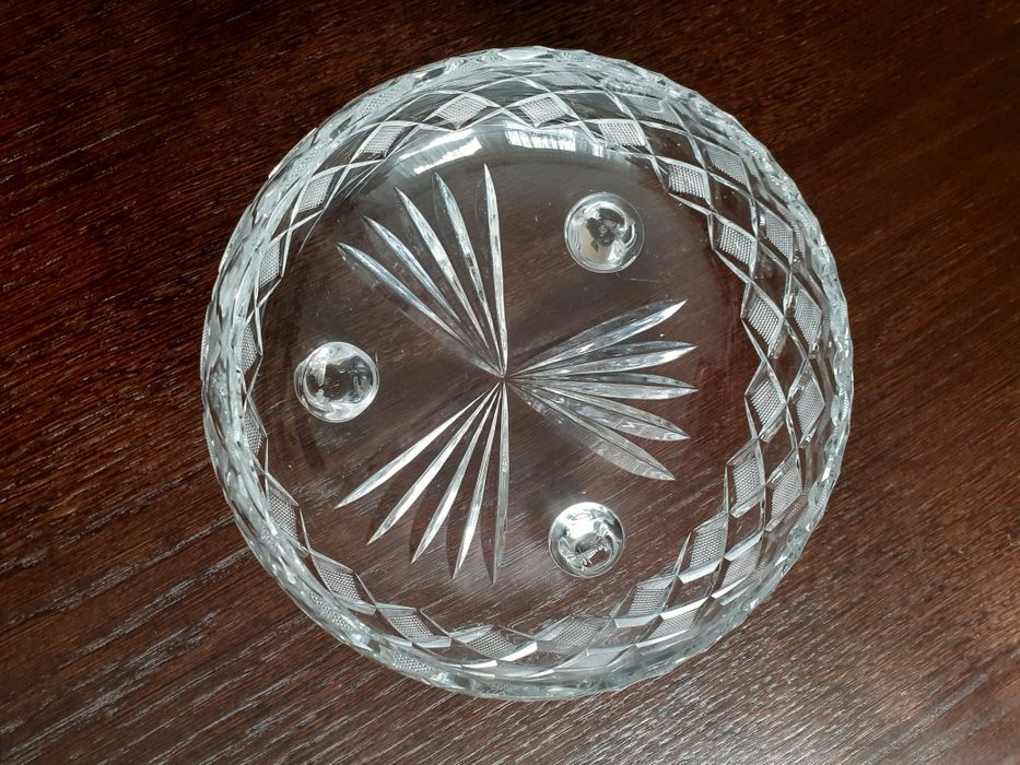 Kryształowa  bombonierka na trzech nóżkach z czasów PRL
