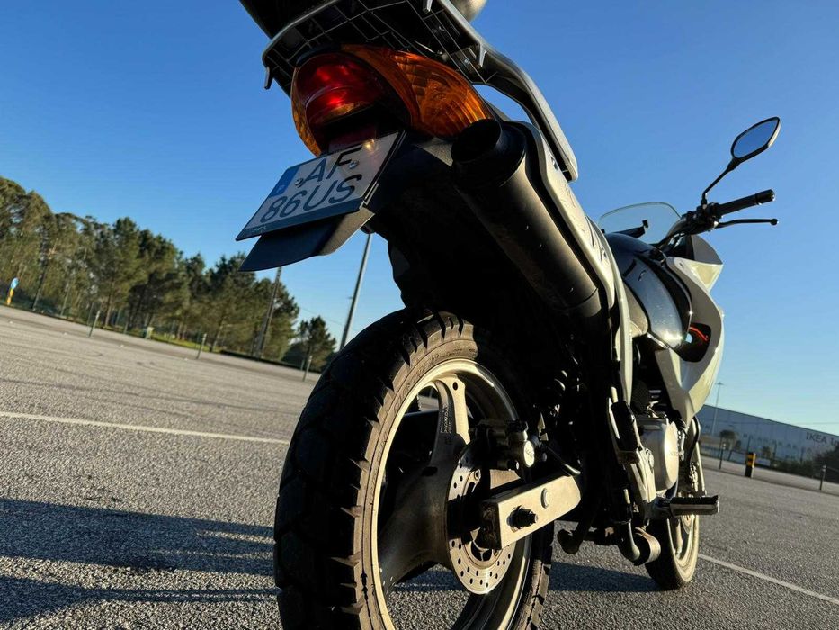 moto varadero 125