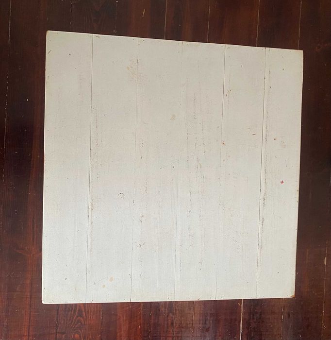 Mesa de centro em madeira maciça, pintada de branco