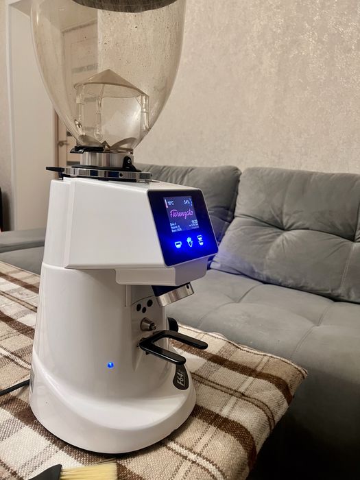 Комплект. Кофемашина и кофемолка. Simonelli и Fiorenzato f64e