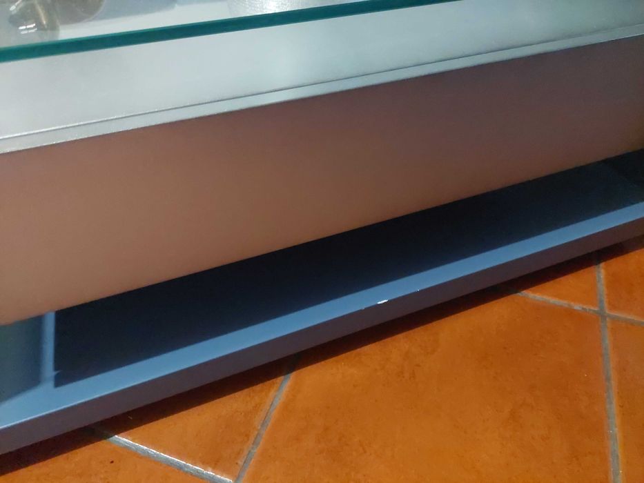 Mesa de centro com vidro