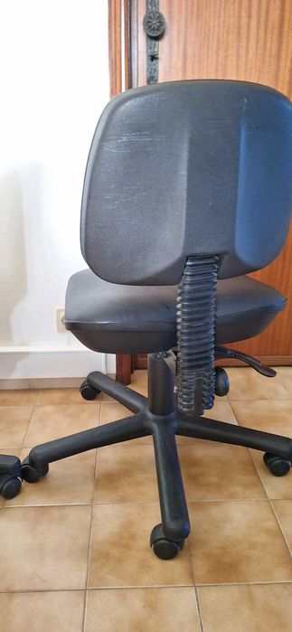 Secretarias e cadeiras escritório