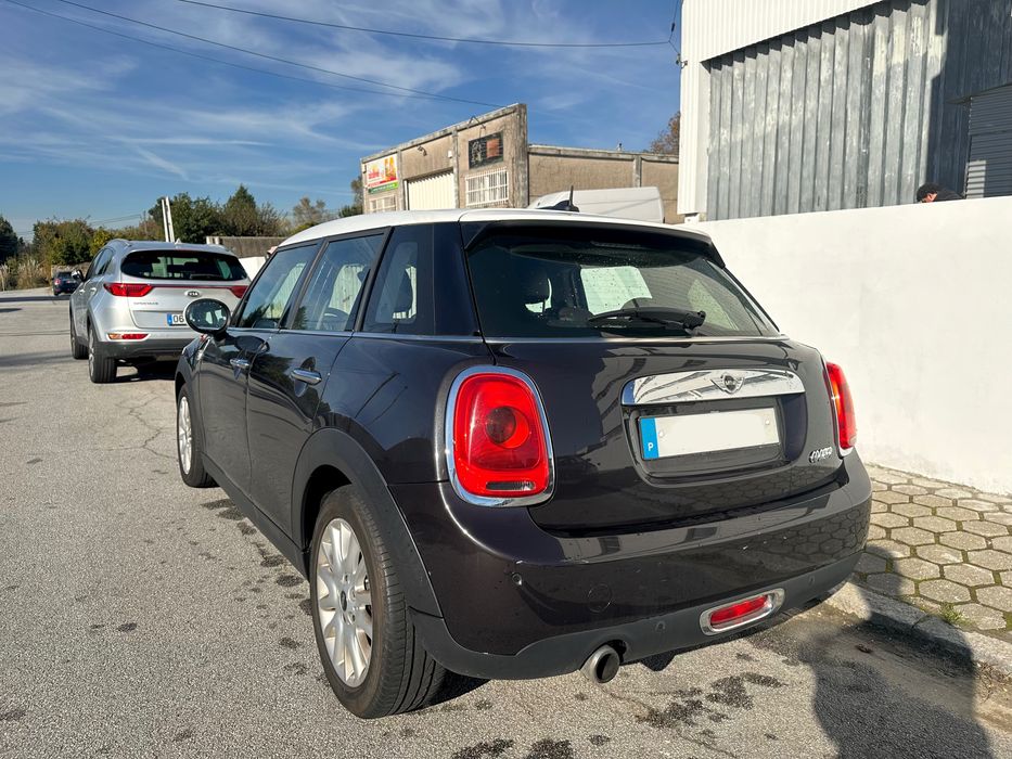 Mini Cooper 5 Portas 1.5i