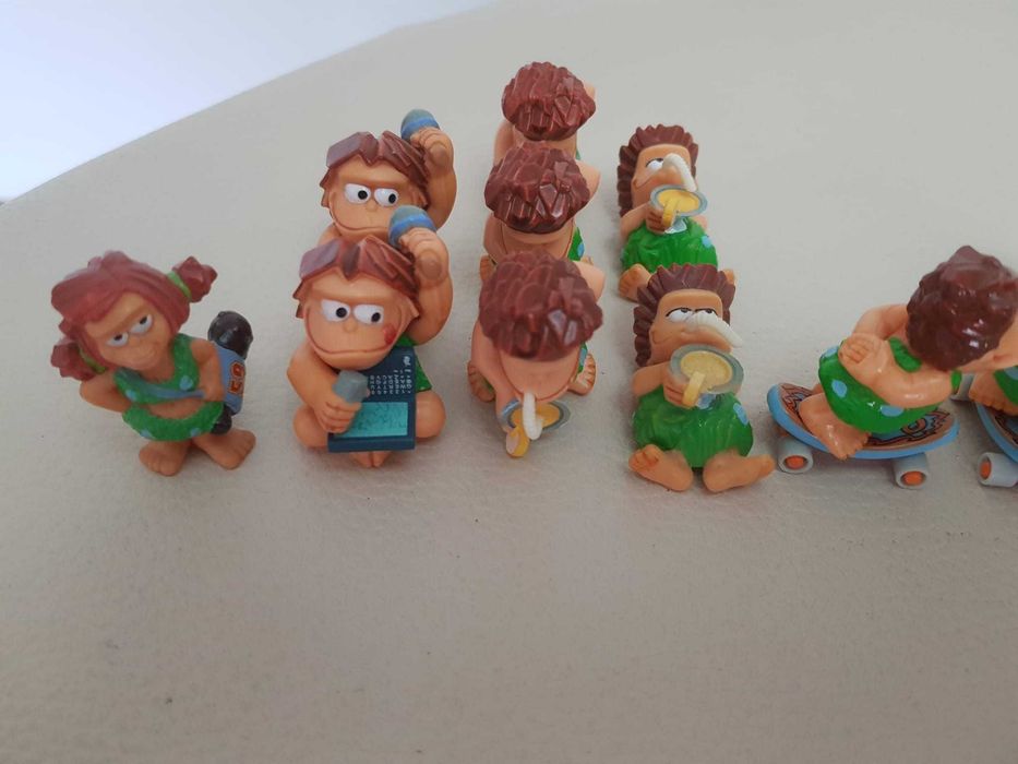 Figuras bonecos brinquedos Kinder Cavernicolas homens das cavernas