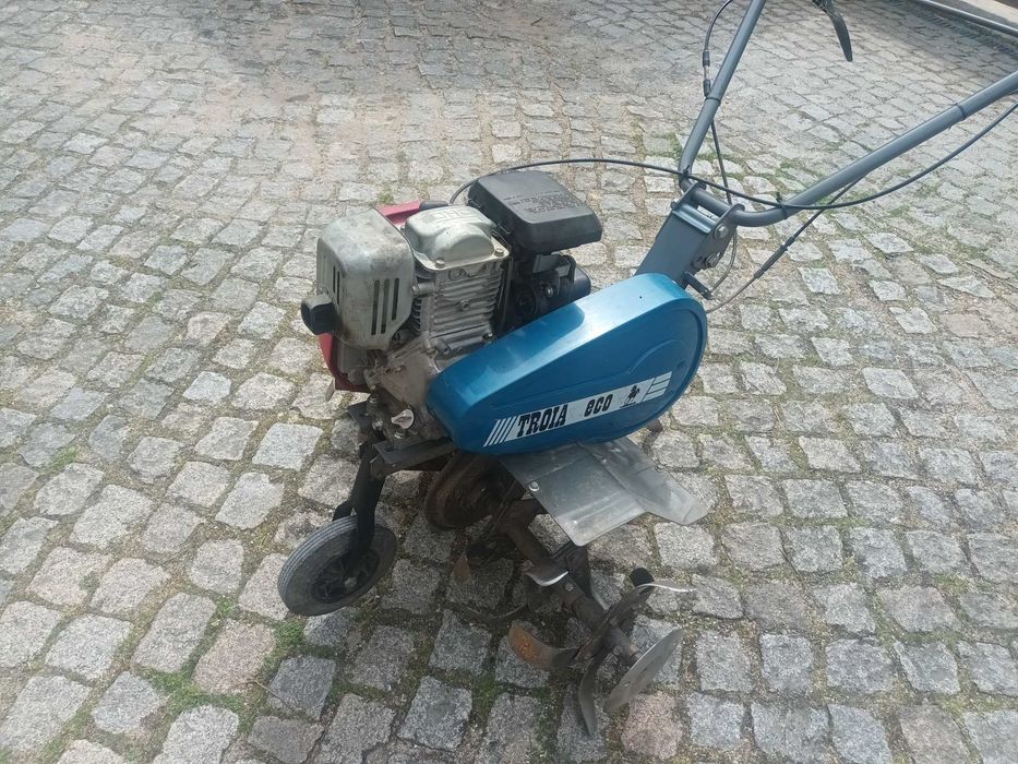Motoenchada Troia com motor Honda 5 hp