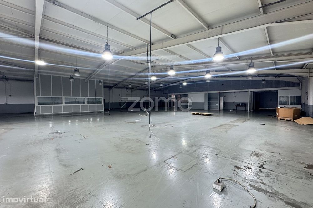 Pavilhão p/ armazém e indústria para venda!