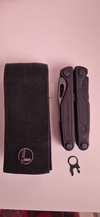 Multitool Leatherman charge plus black
