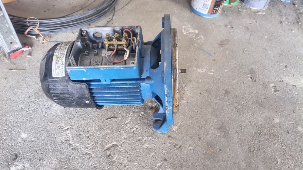 Silnik elektryczny 230v  1kw 2800obr.