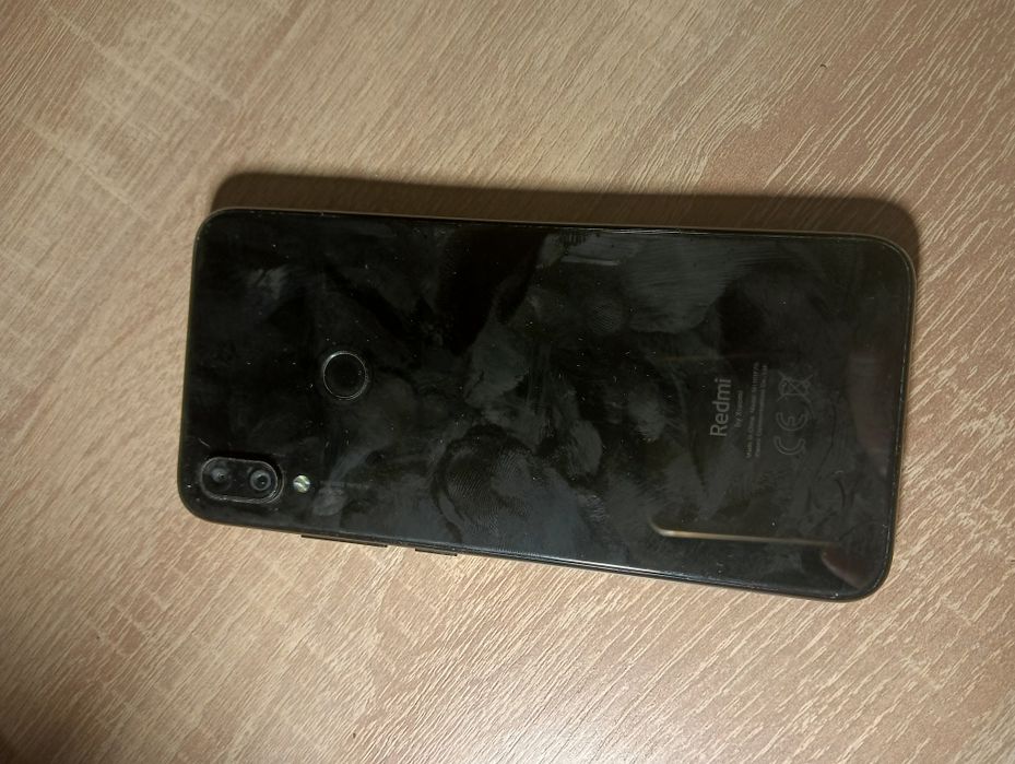 Смартфон Xiaomi Redmi Note 7.
