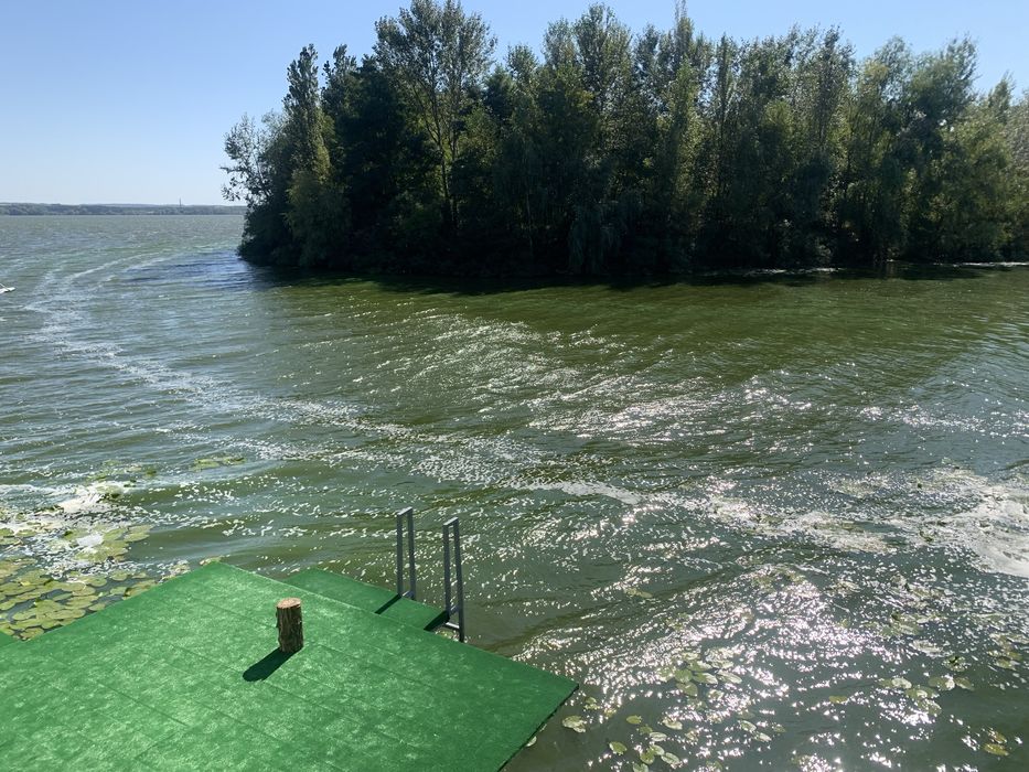 Будинок на березі Дніпра подобово на 1 Перемозі Світло є!!. Лазня,Чан.