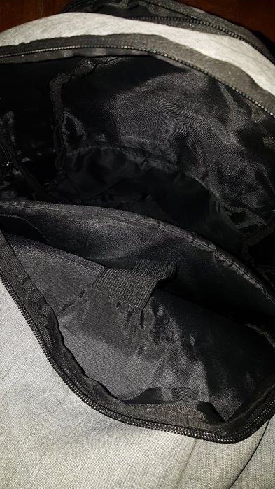 Mochila Cinzenta Nova
