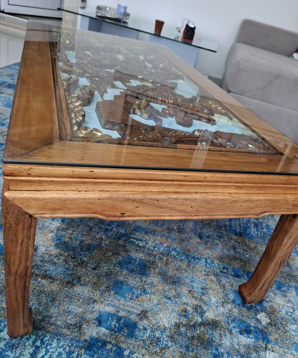 Mesa de madeira restaurada
