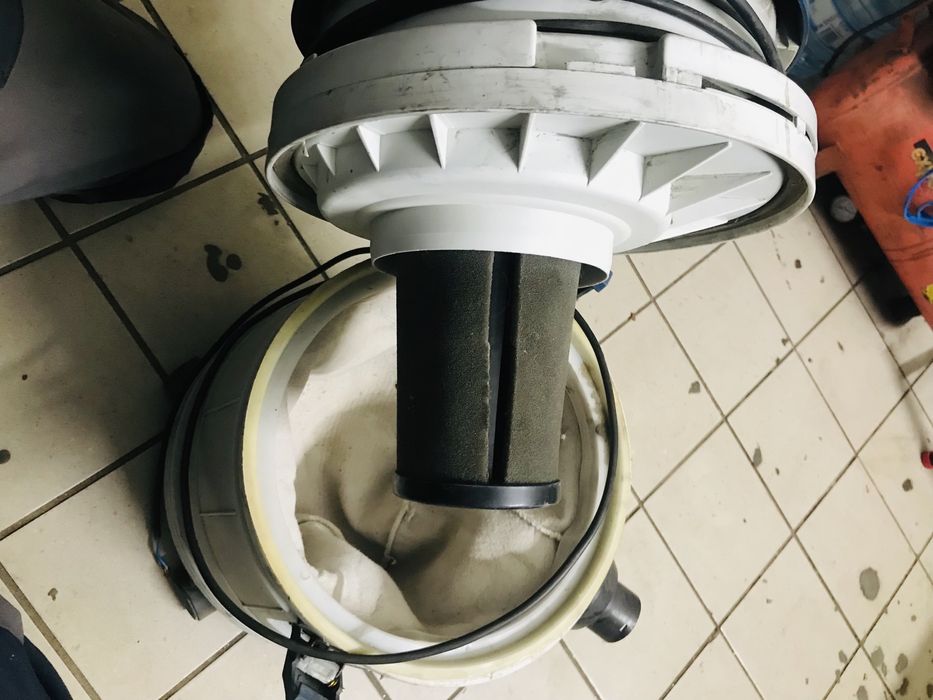 Пилосос  бош працюе