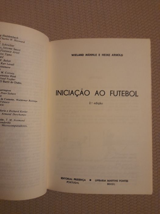 Livro "Iniciação ao futebol"