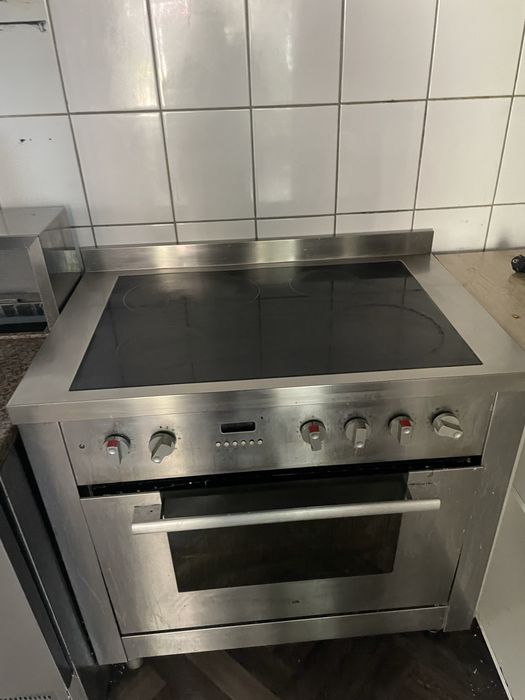 Kuchenka 4 palniki i piekarnik 380v nierdzewka