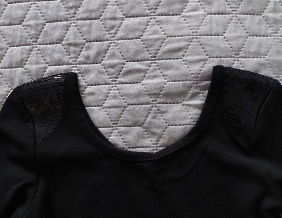 Czarna sukienka CUBUS