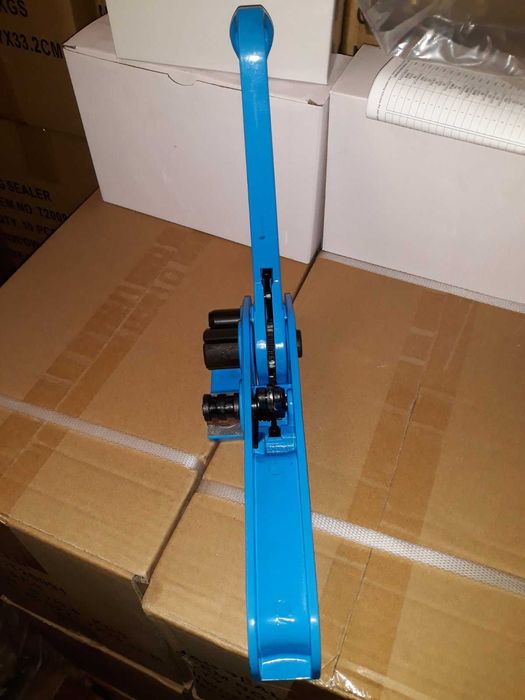 Пристрій для затягування і фіксації вантажу. Натягувач стрічки