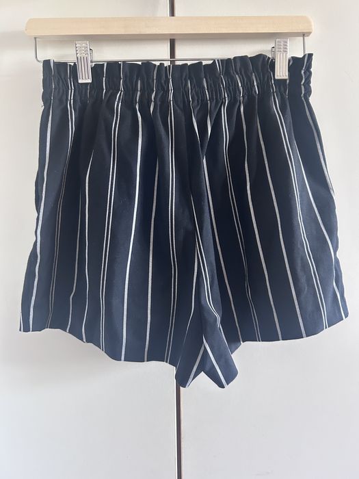 Krótkie spodenki z wiązaniem na gumce H&M