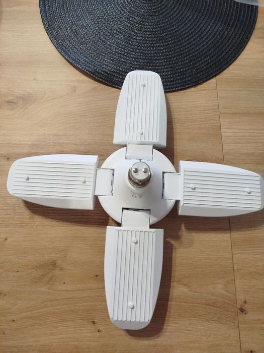 Lampa garażowa składana