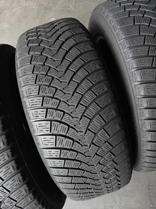Шини r18 235/55 104Т всесезонні Falken з американського авто, добрий стан