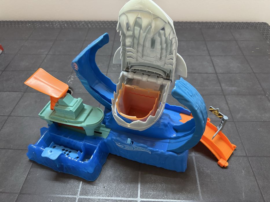 Hot Wheels Pista Salto do Tubarão