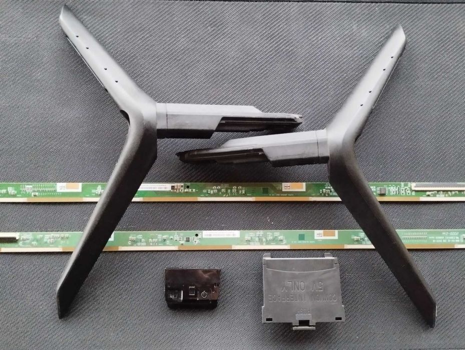 Samsung UE50TU8000UXUA. Розбита матриця. Запчастини