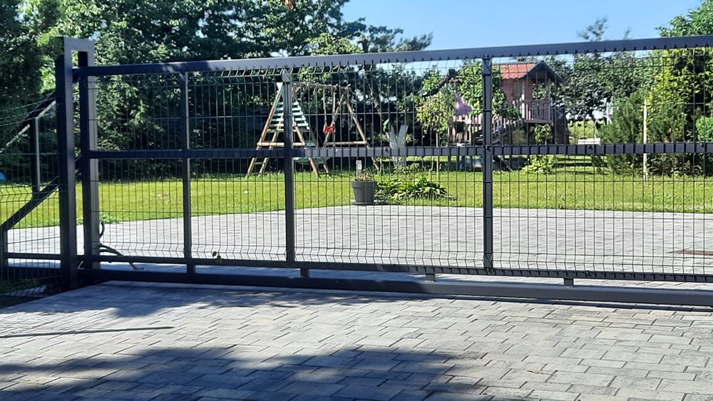 Okazja                           Brama przesuwna ze słupami (furtka)