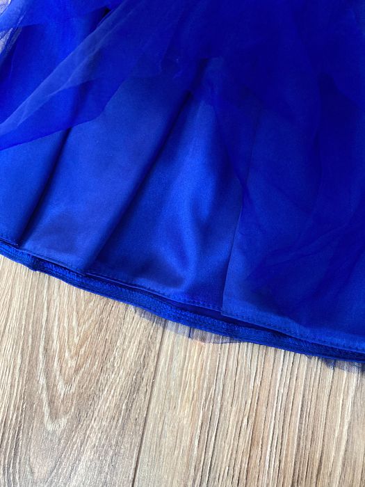 Sukienka z tiulowym dołem