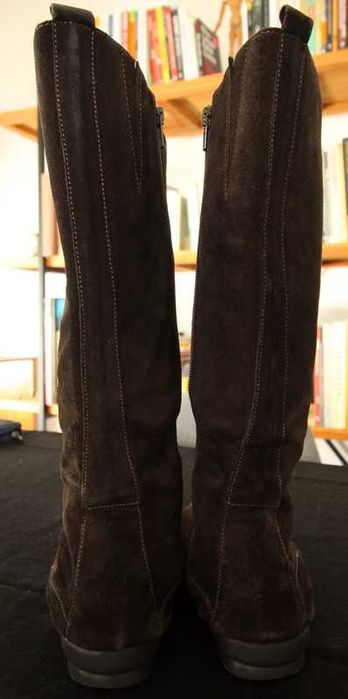 Botas de cano alto em camurça castanhas da Aerosoles